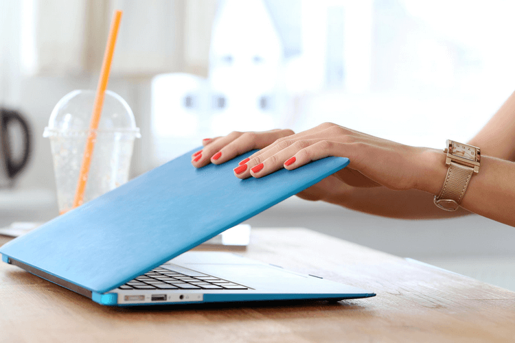 Gập laptop mà máy vẫn chạy có sao không là thắc mắc của nhiều người